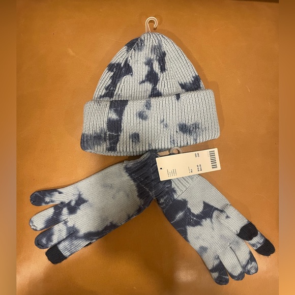 Tie Dye Hat and Gloves - Picture 2 of 4